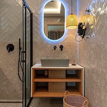 The 8 Keys Hotel