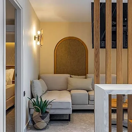 Hotel The 8 Keys
