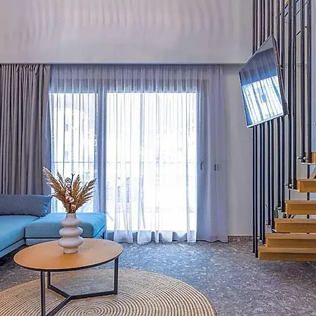 Hotel The 8 Keys